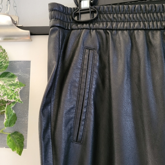 BCBGMaxAzria Sugi Faux Leather High Rise Jogger Pants Black M - Picture 7 of 12